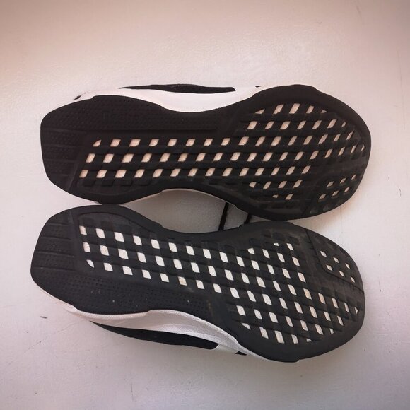 Reebok Ladies Size 7 Black & White Lace Closure Sneakers - Picture 8 of 8